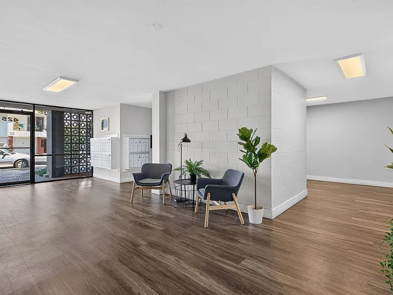 425 Coronado Ave — Photo 7