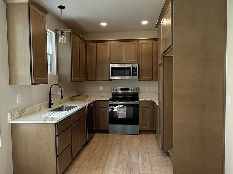 2213 Cityview Ave — Photo 5