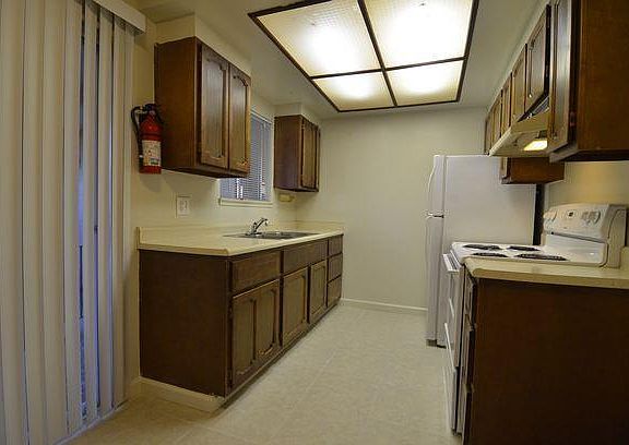 4th image of 1341 Lexington Dr APT 2