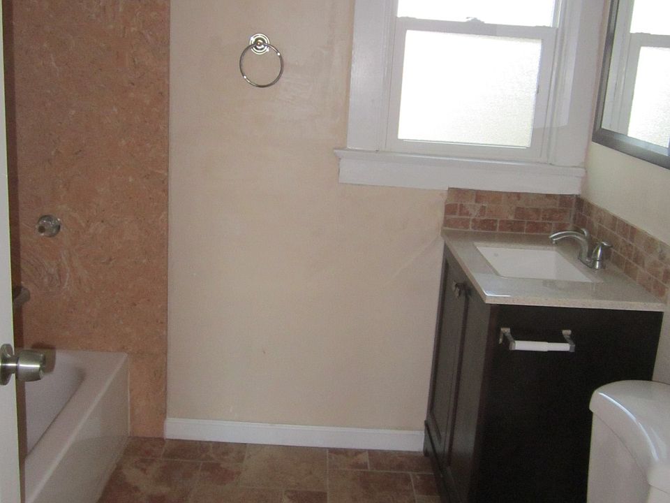 1st image of 2461 Fairfield St