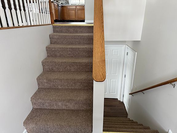 3rd image of 1622 N Circle View Ln
