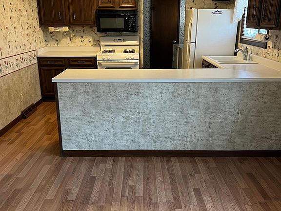 4th image of 3437 W Capitol Dr