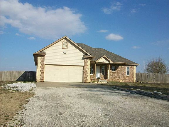 3rd image of 810 Running Horse Ln