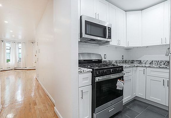 4th image of 417 Chauncey St APT 2A