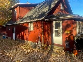 5th image of 204 W Berry Ave