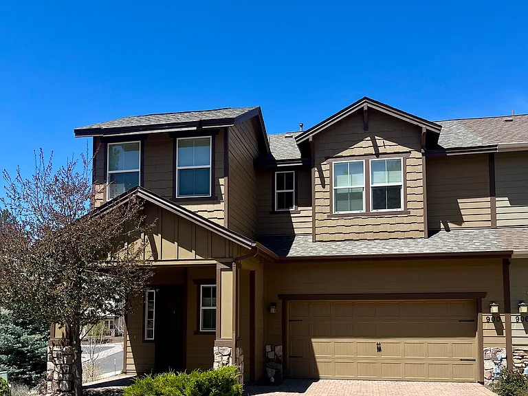 900 E Sterling Ln — Photo 1