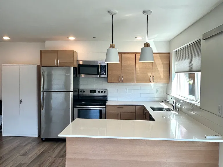 3402 15th Ave W #5 — Photo 2