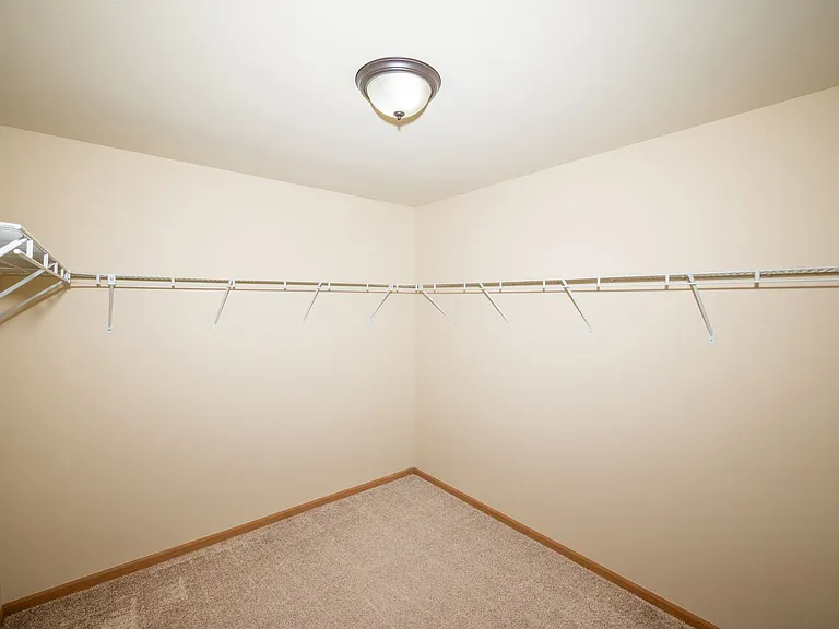 Berry Pointe Luxury Apartments — Photo 25