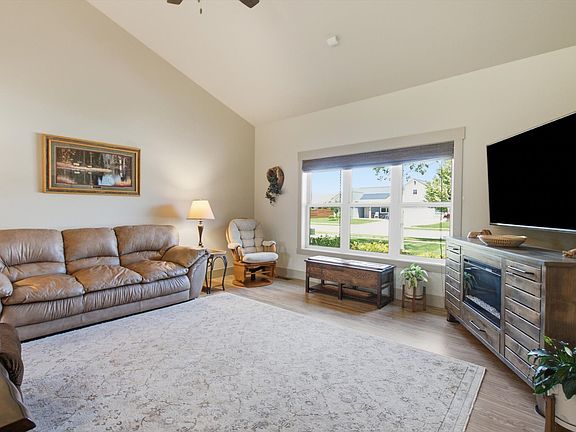 4th image of 150 Lazy Creek Way