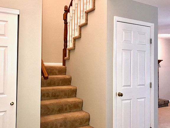 3rd image of 1129 Oak Hollow Dr