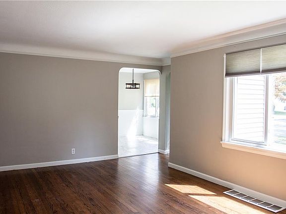 3rd image of 6796 Beresford Ave