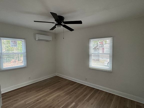 2nd image of 1305 Oakgrove Ave