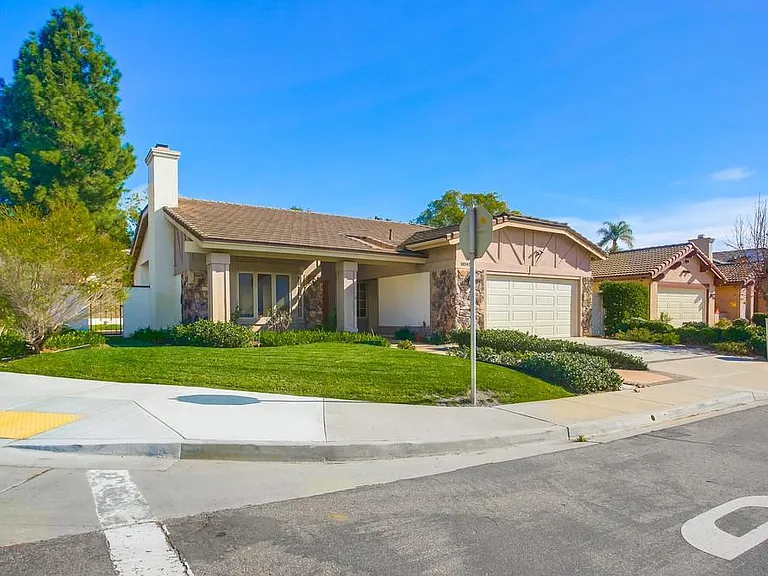 18397 Camberwell Ln — Photo 38