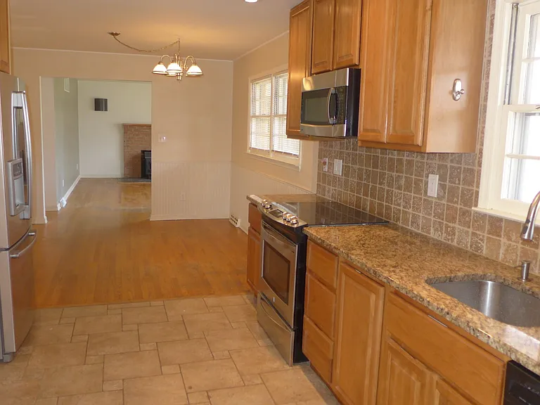 93 Great Lake Dr — Photo 10
