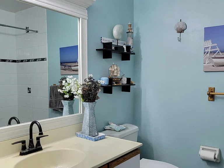 2205 Leeds Ct #2205 — Photo 16