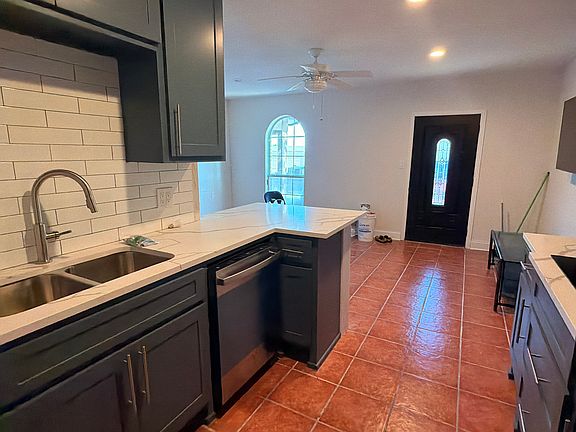 4th image of 2111 Deerfield Dr