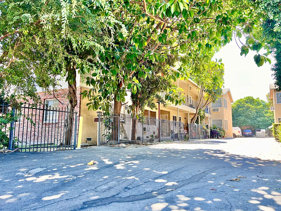 6743 Haskell Ave #5