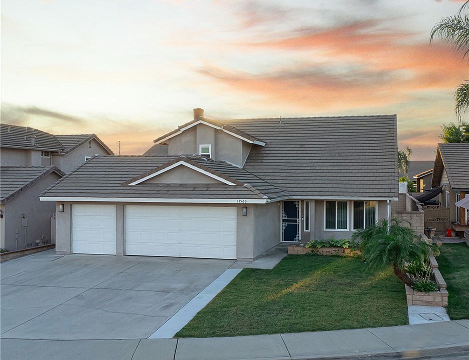 1st image of 13566 Scarborough Pl