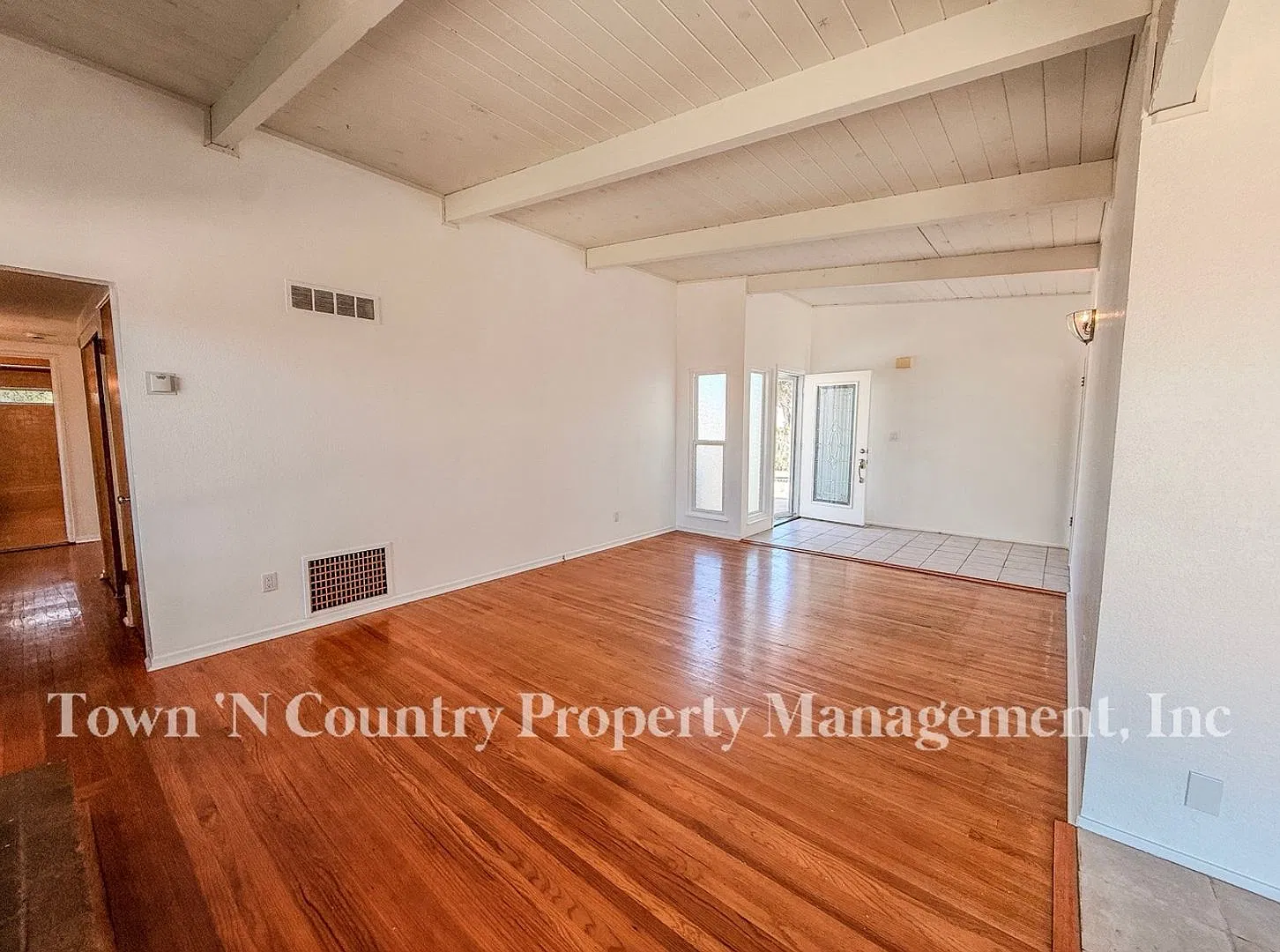 Spacious 3-Bedroom, 2-Bath Home on a Corner Lot in Seaside — Photo 4