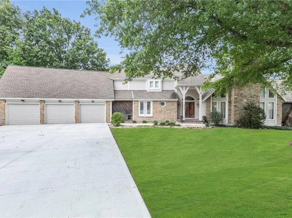 1614 S Lakestone Dr, Olathe, KS 66061