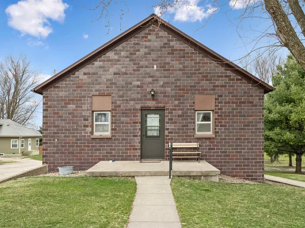 416 1st St, Colesburg, IA 52035