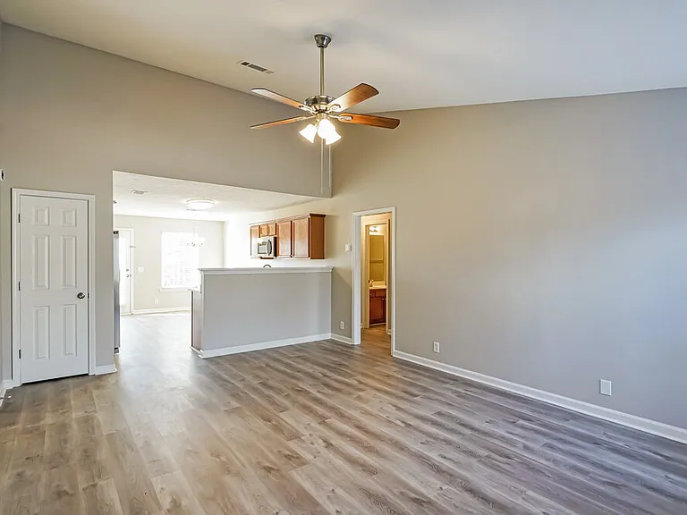 7016 S Hampton Blvd — Photo 5