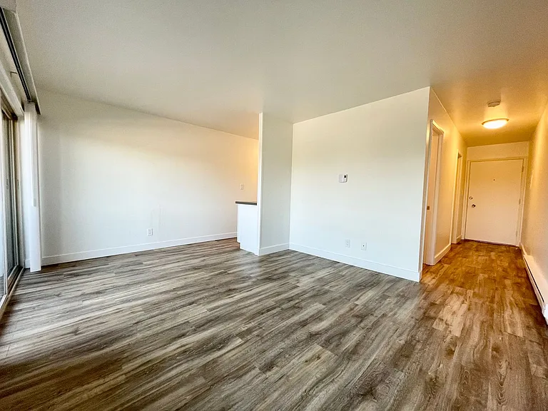 Village Vista Apartments — Photo 42