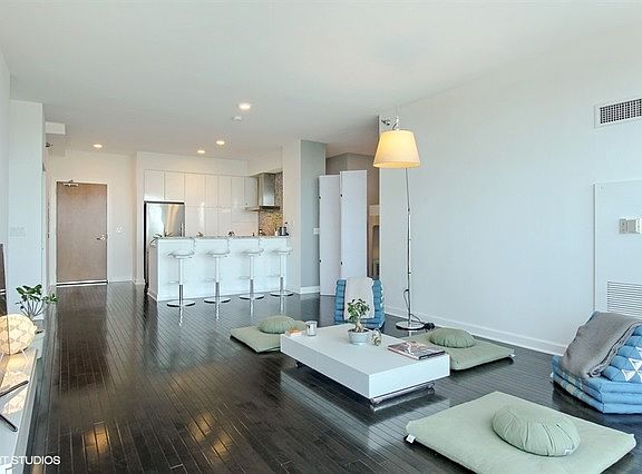 5th image of 1841 S Calumet Ave APT 602