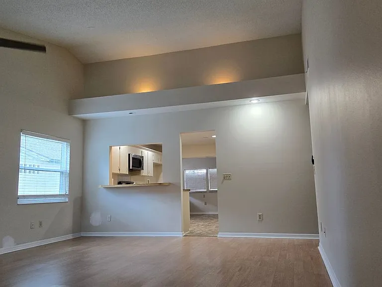 1657 Tremont Ln — Photo 16