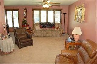 4th image of 4623 Joliet Ave