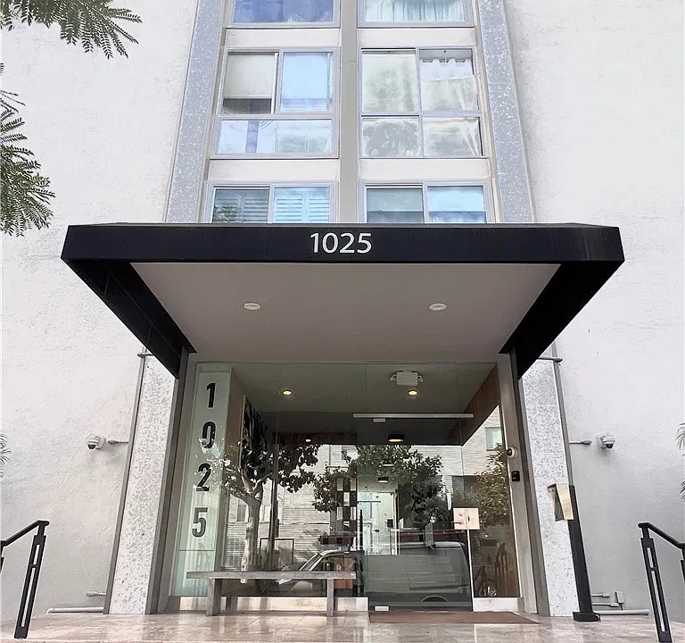1025 N Kings Rd #317