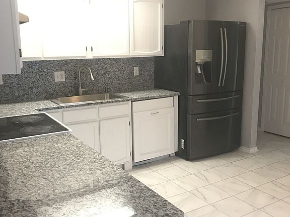 4th image of 2517 Royalty Dr