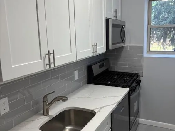 19 Lyons Ave APT 212, Newark, NJ 07112