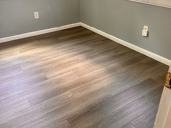 4th image of 162 Spruance Rd #1