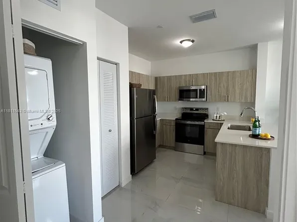 1010 SW 69th Ave, Miami, FL