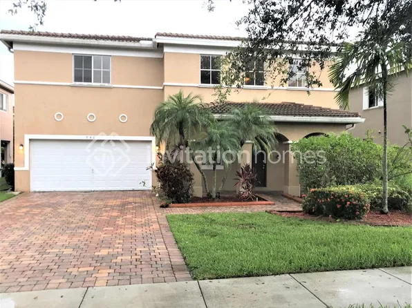 946 NW 206th St, Miami Gardens, FL 33169