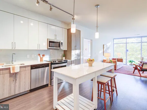 145 Riverhaven Dr #221, National Harbor, MD 20745