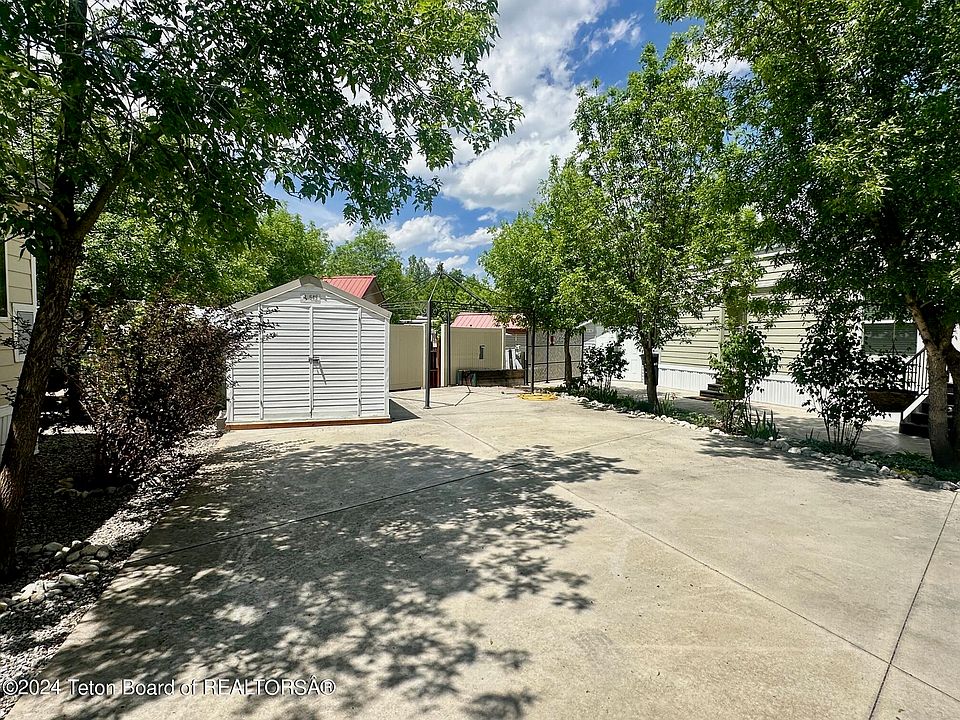 1st image of 549 Oxbow Dr