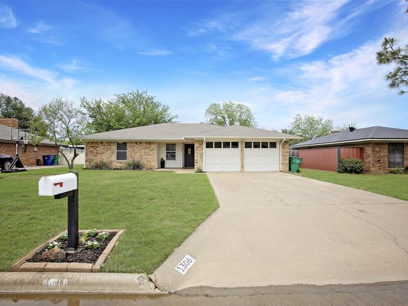 1306 Fairway Dr, Graham, TX 76450
