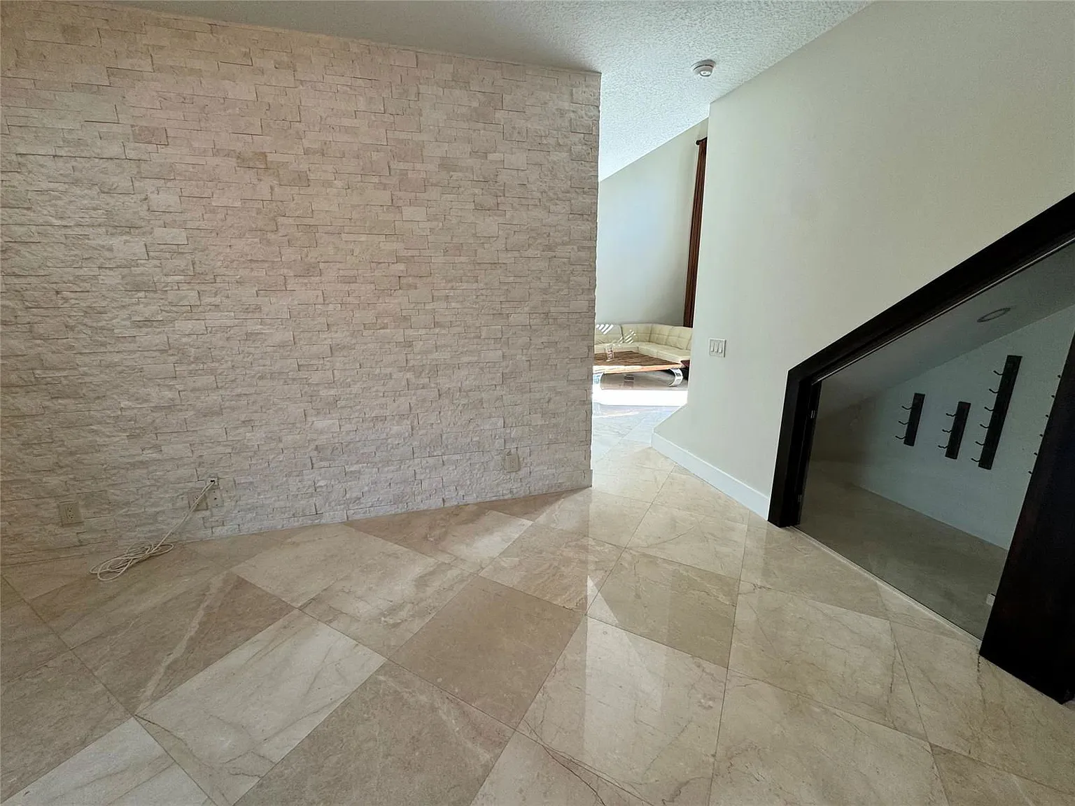 4 bed, 2.5 bath, $5,250 — Photo 4