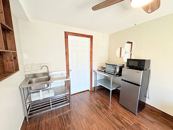 3rd image of 407 E 8th St #A