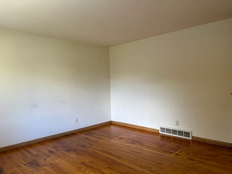 6321 Roselawn Ave — Photo 8
