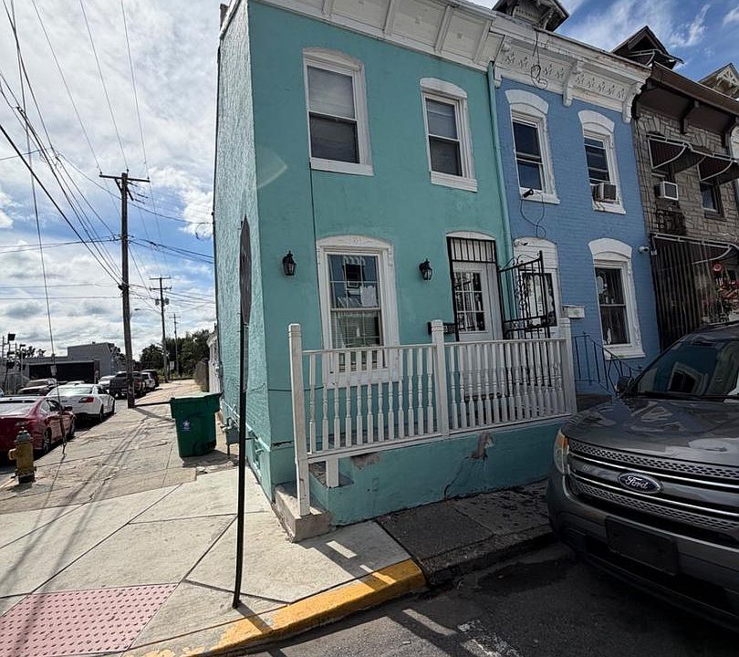 1st image of 168 Hudson St