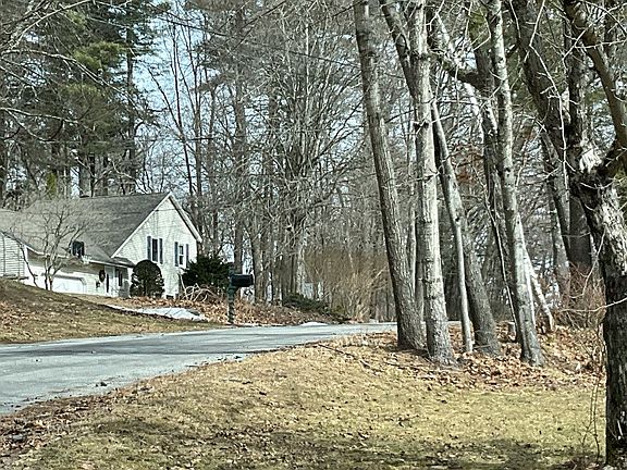 4th image of 7 Cabot Rd