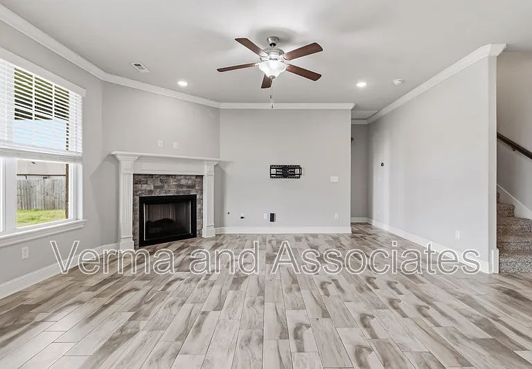 931 E Skyline Loop — Photo 13