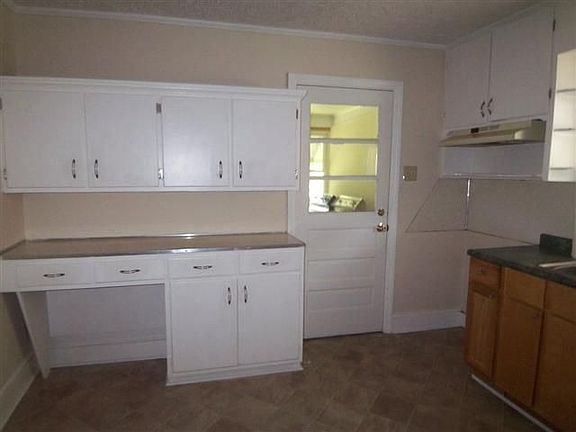5th image of 801 Hundley St