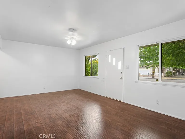 270 S 1st Ave — Photo 6