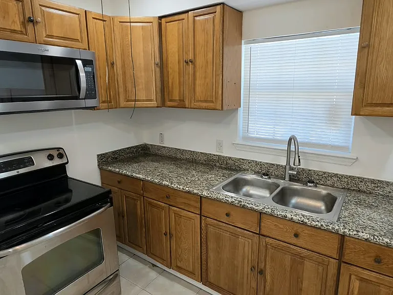 265 Graham Ave #B — Photo 3