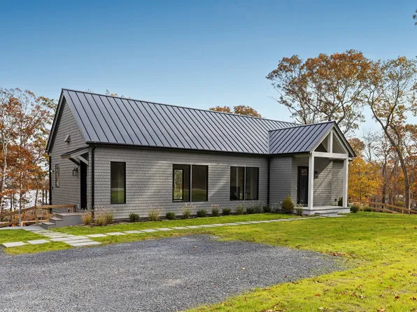 34 Leander Ter, Hampton Bays, NY 11946