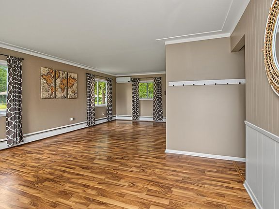 5th image of 727 Tanglewood Dr